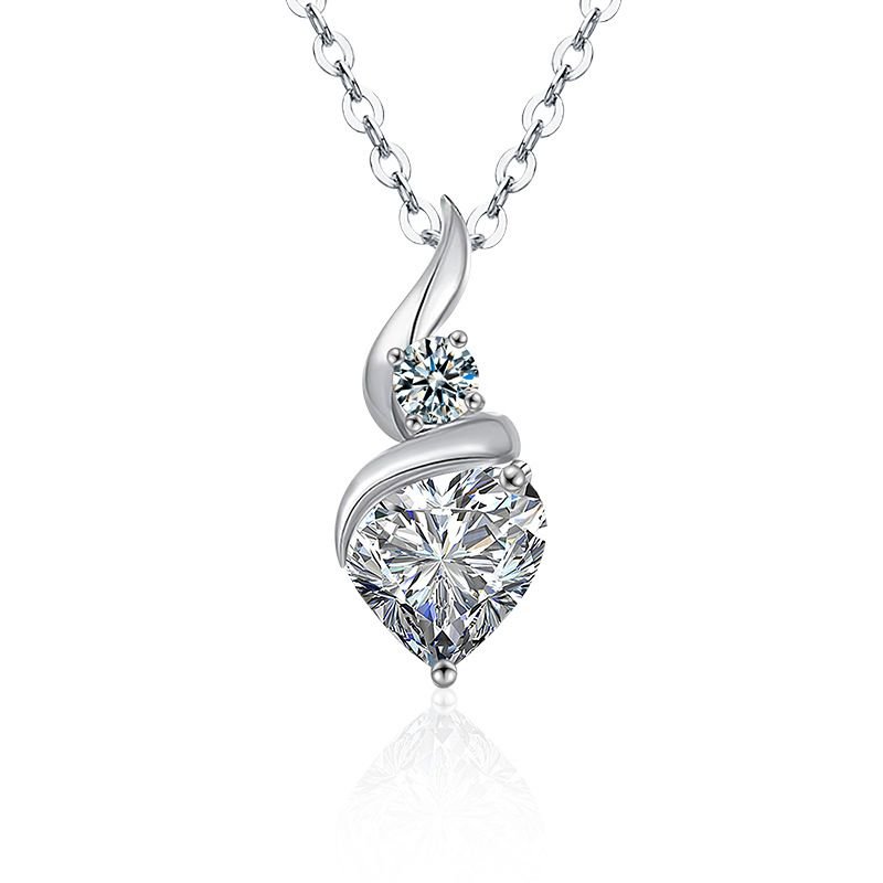 S925 Sterling Silver Heart-Shaped Necklace with a Moissanite Pendant Is a Versatile And Elegant New Design