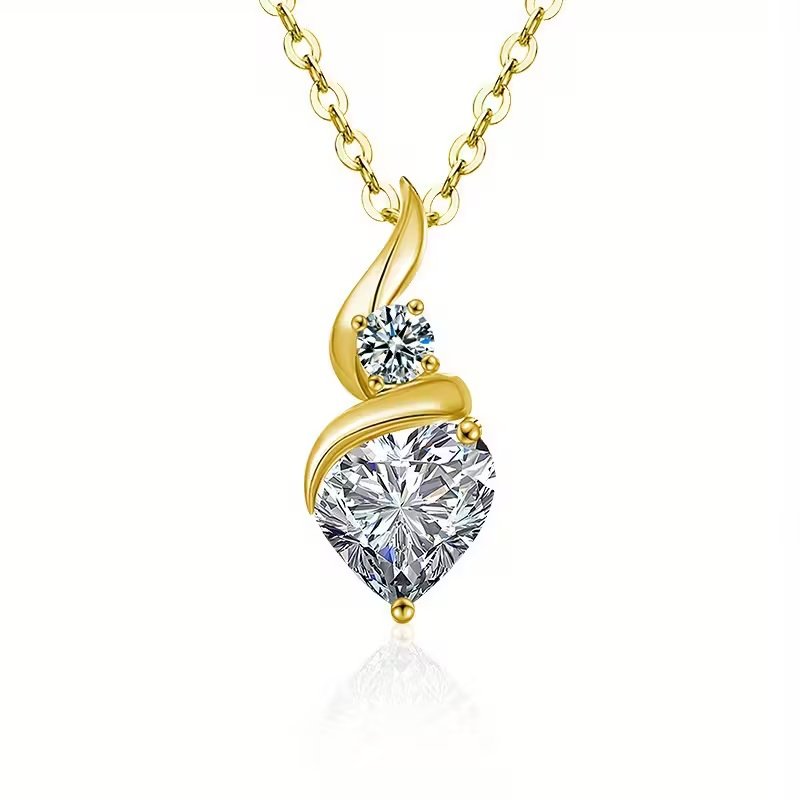 S925 Sterling Silver Heart-Shaped Necklace with a Moissanite Pendant Is a Versatile And Elegant New Design